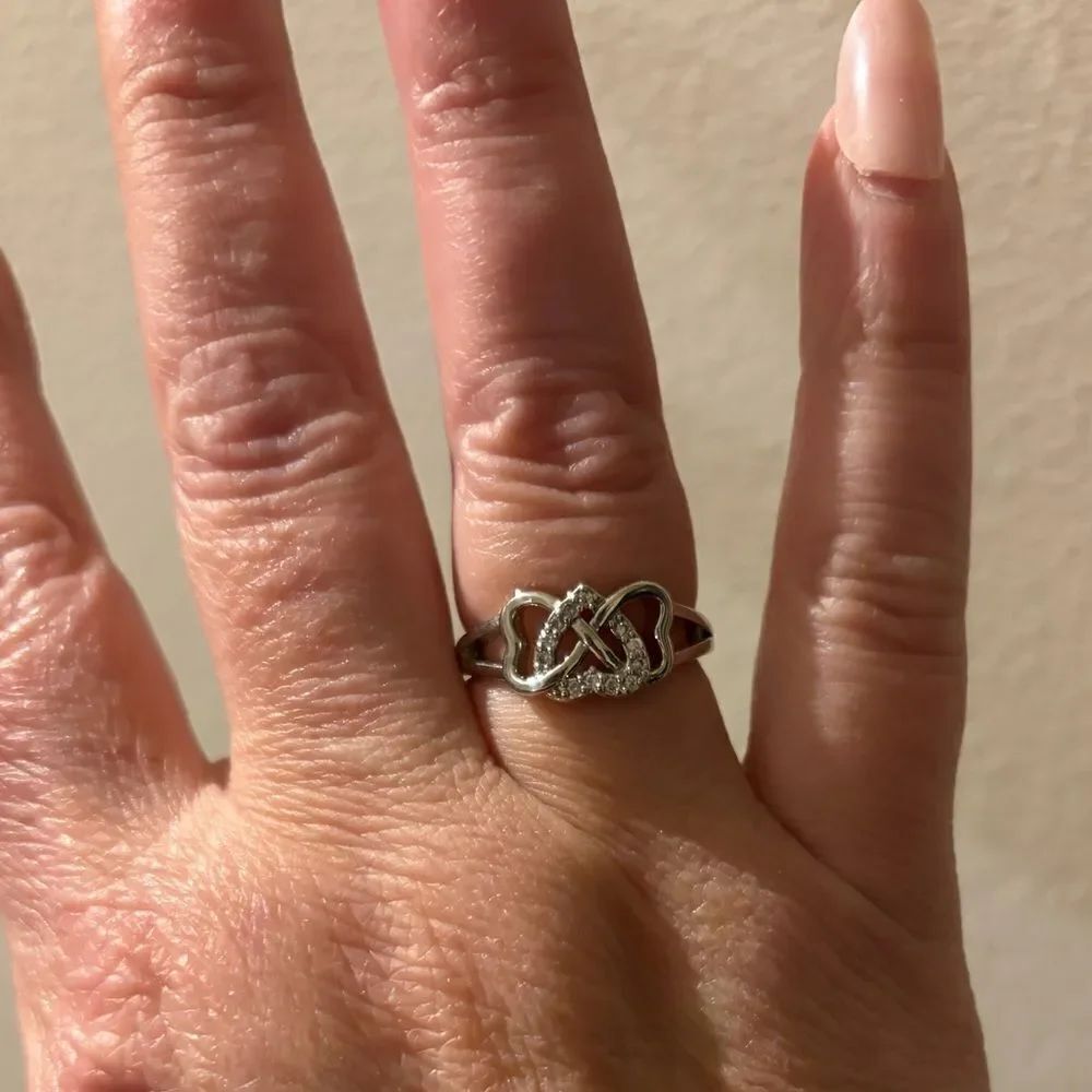 The 3 heart infinity ring in 925 and lab created stones. Sz 7 - Picture 7 of 13